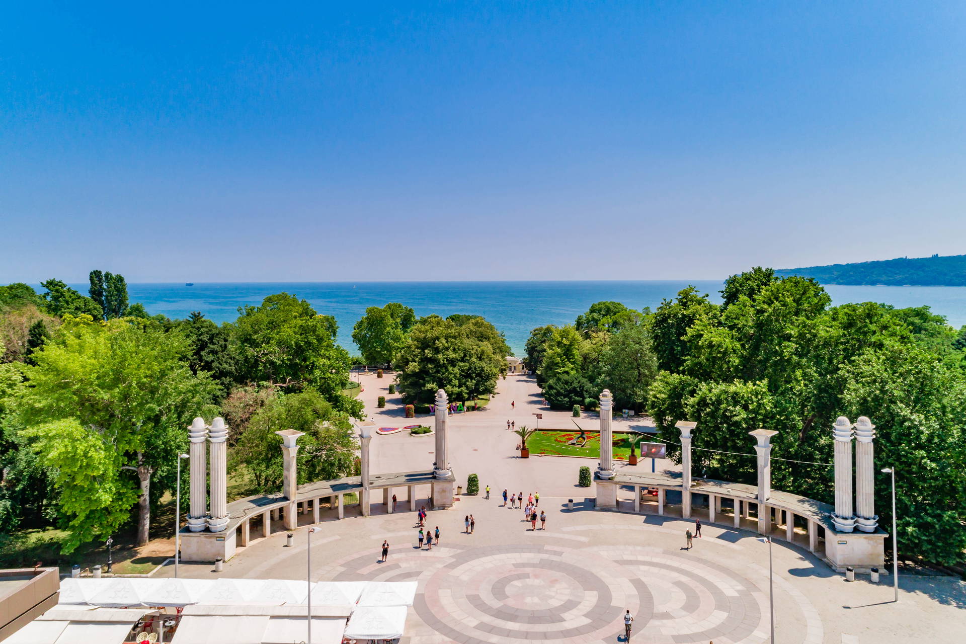 Widok z lotu ptaka na park nadmorski w Warnie, Bułgaria.