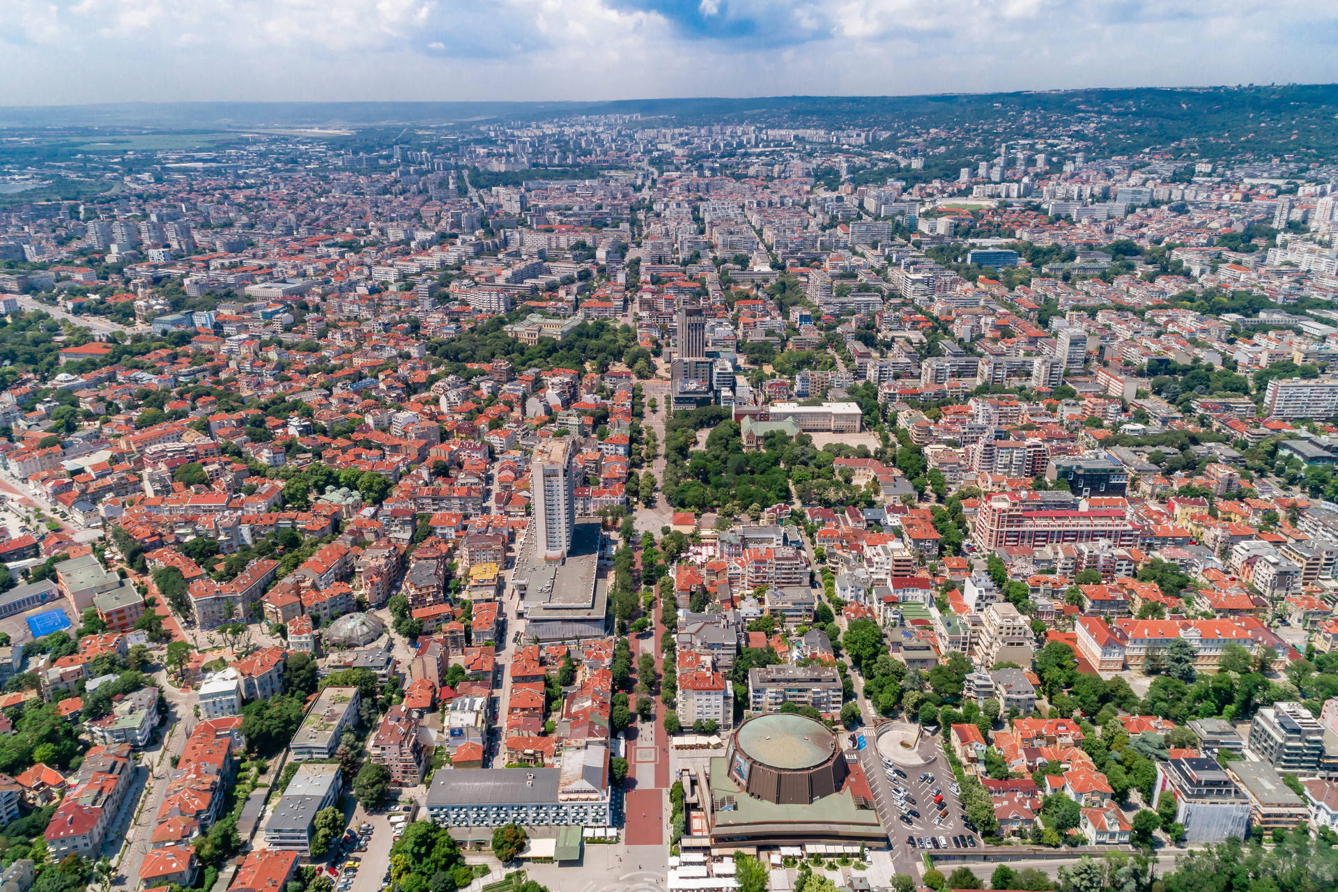 Panorama Sofii w Bułgarii z lotu ptaka.