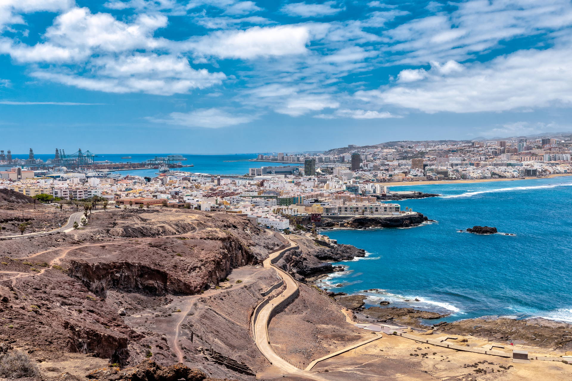 Las Palmas na Gran Canarii z widokiem na wybrzeże.