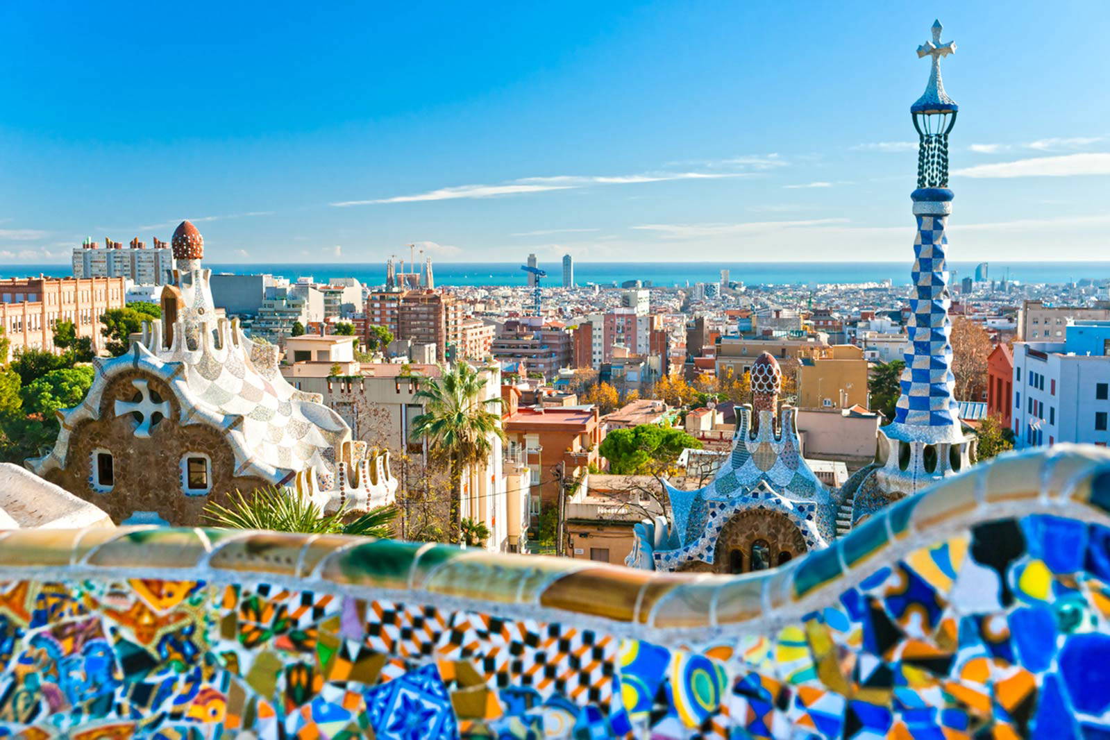 Panorama Barcelony z Parku Güell.