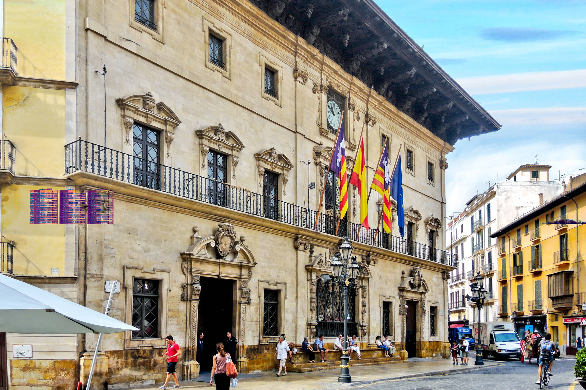 Fasada ratusza w Palma de Mallorca.