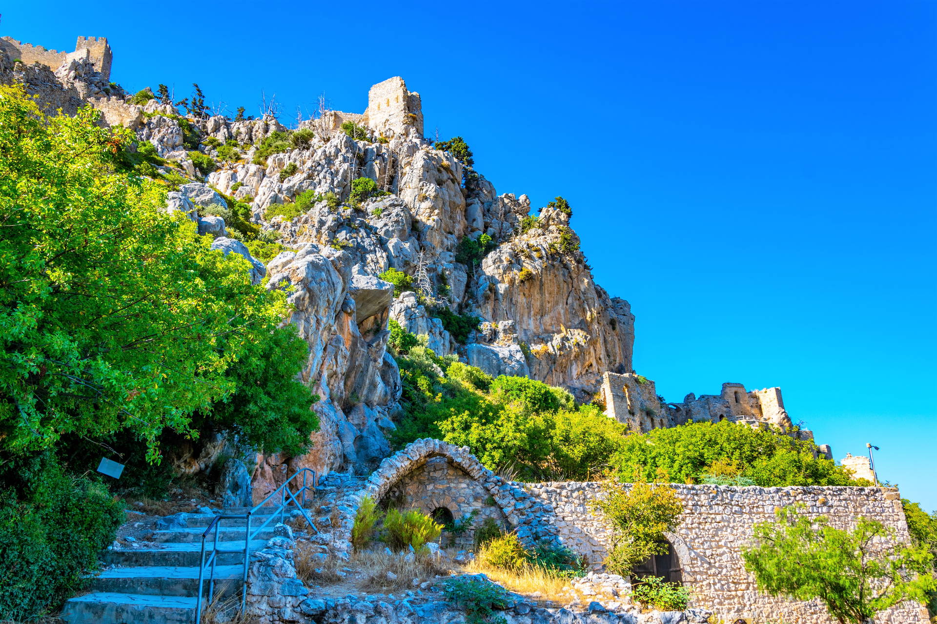 Zamek św. Hilariona w górach Kyrenia na Cyprze.