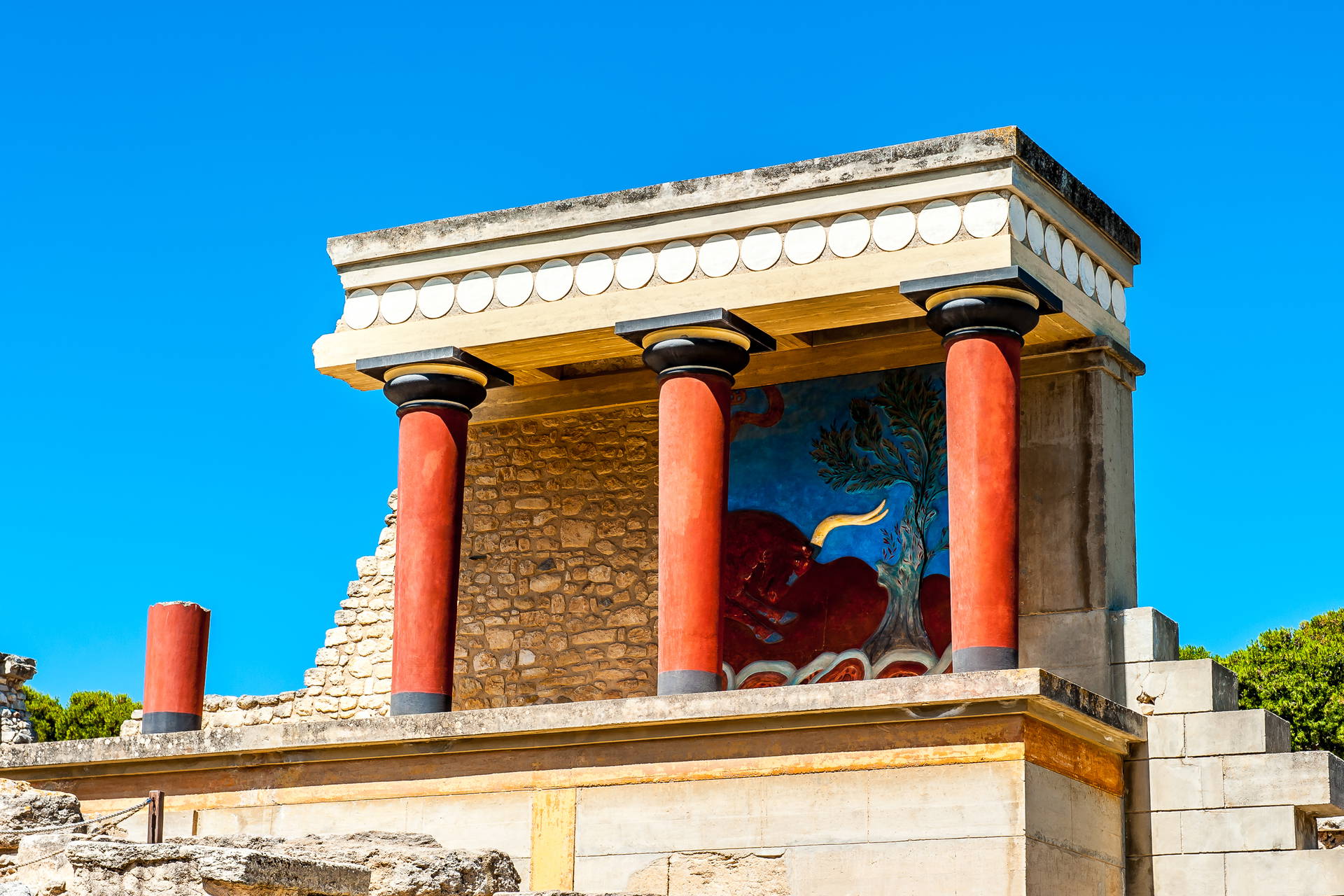 Ruiny Knossos z freskiem byka, Kreta.