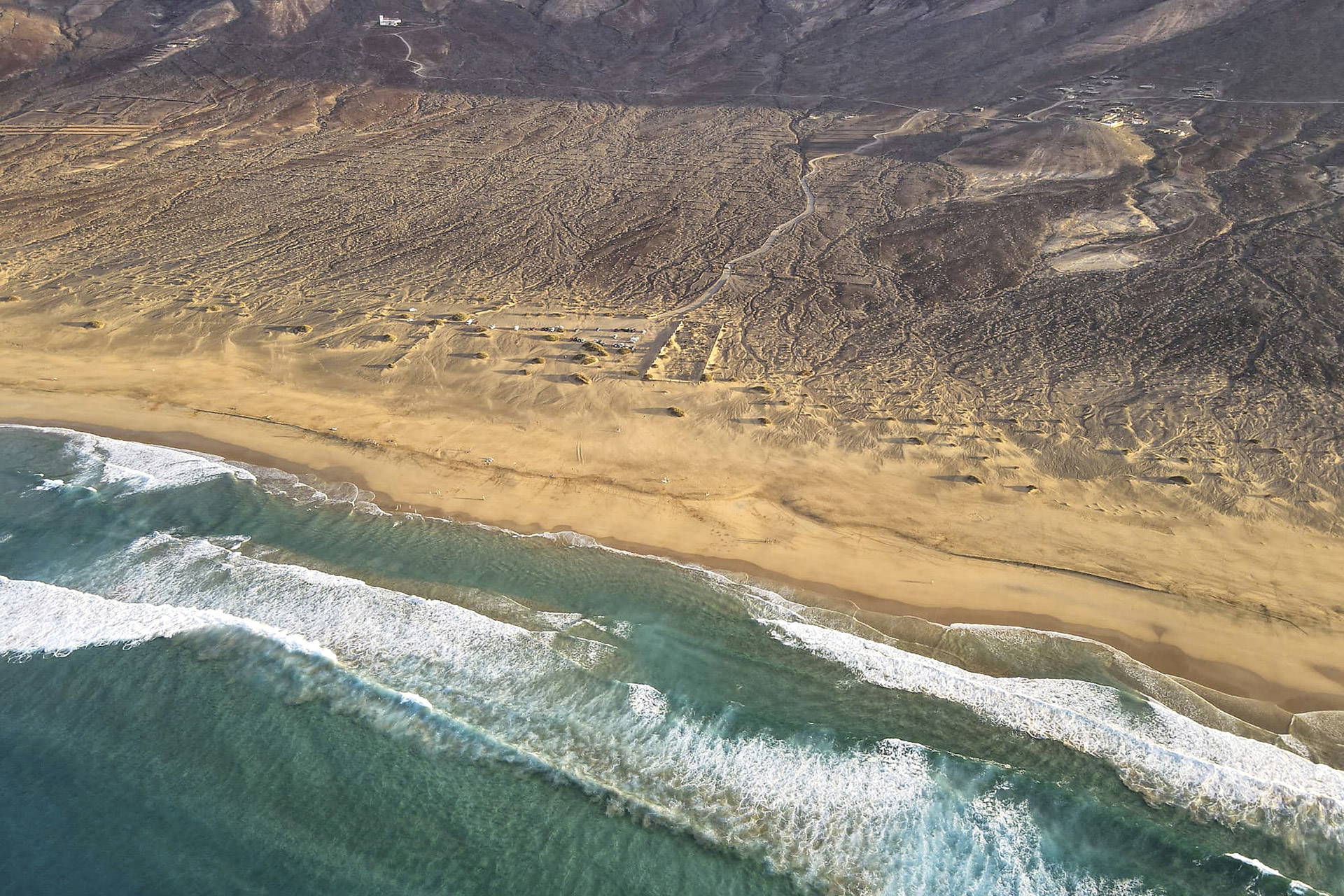Widok z lotu ptaka na plażę Cofete, Fuerteventura.