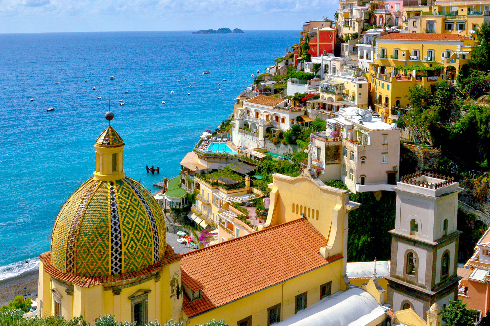 Panorama Positano we Włoszech z kościołem Santa Maria Assunta.