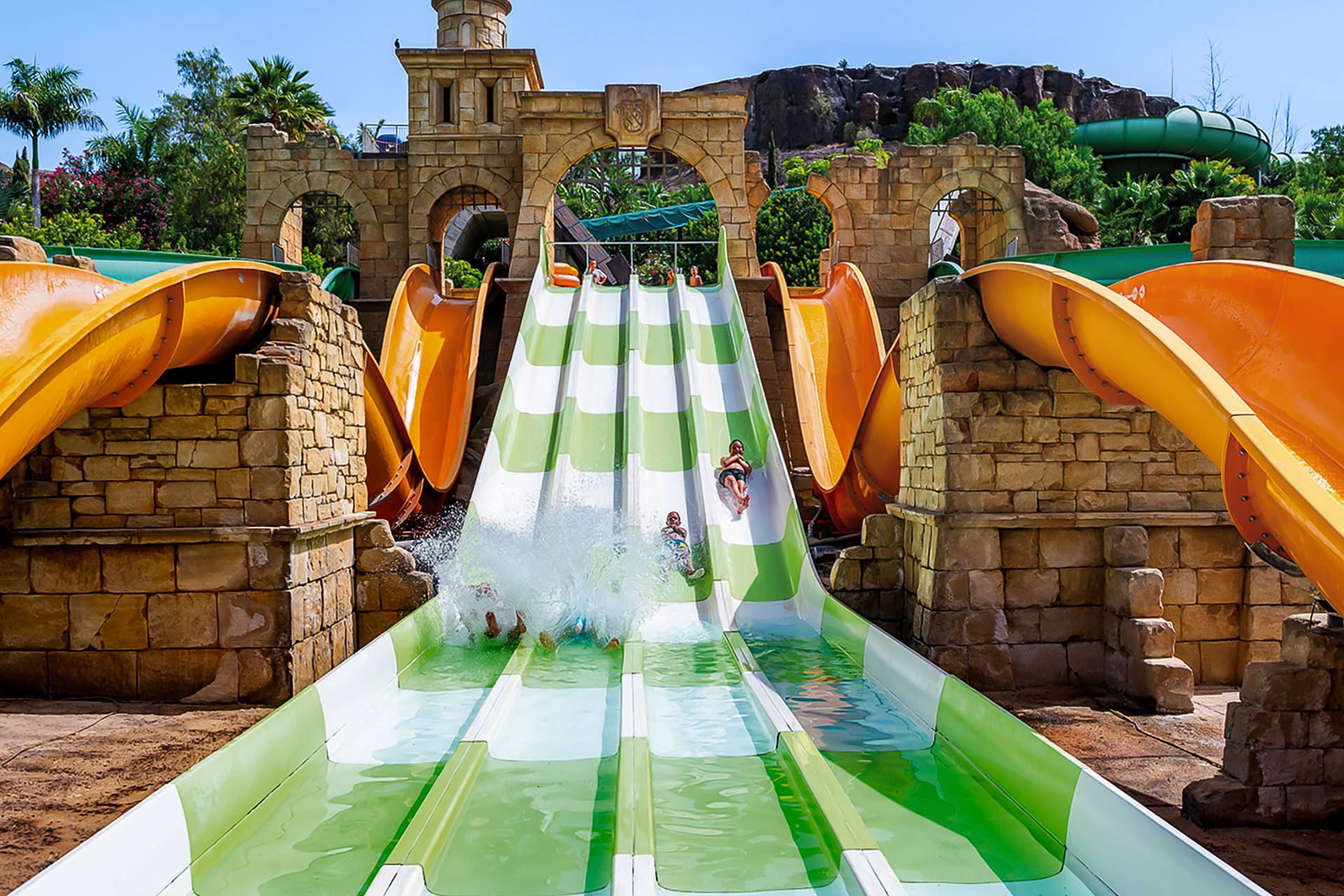 Zjeżdżalnia wodna w Aqualand Costa Adeje.