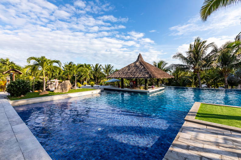 The Cliff Resort & Residence 