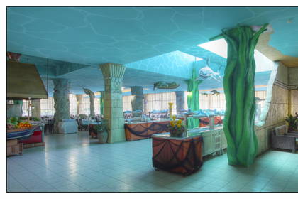 Restauracja w stylu marynistycznym z bufetem.