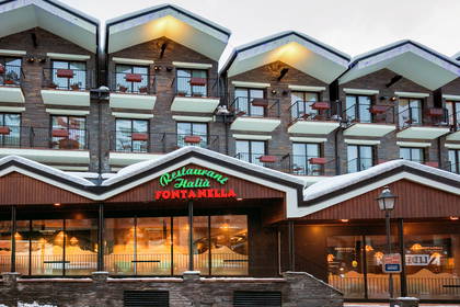 Fasada budynku z restauracją "Fontanella Italia".