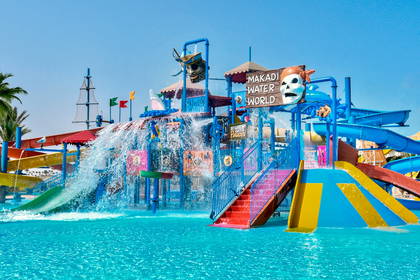 Kolorowy park wodny w stylu pirackim – Makadi.