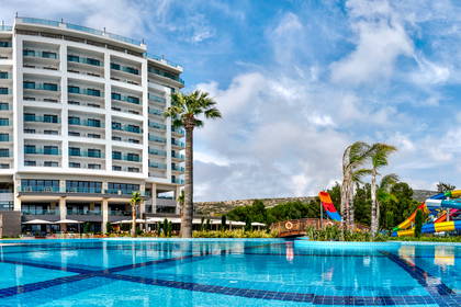 Hotel z basenem i aquaparkiem.