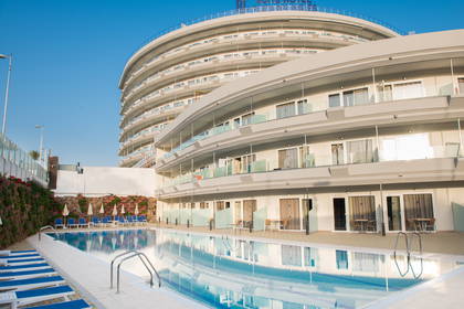 Basen hotelowy.