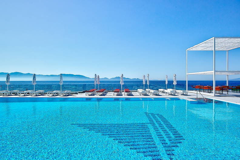 Dimitra Beach Hotel & Suites