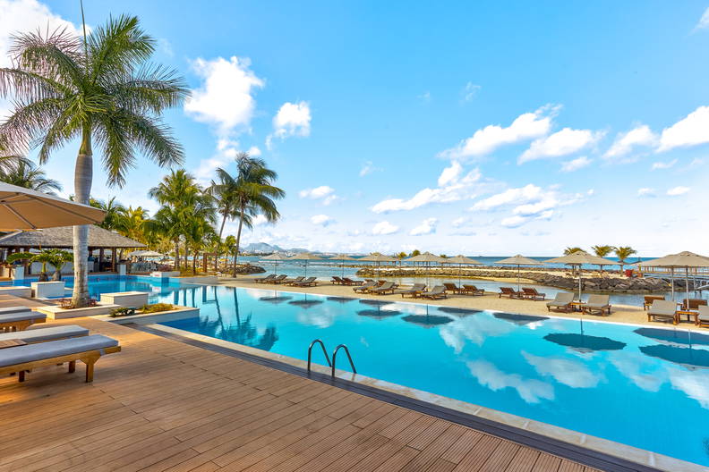 Rajskie wakacje, Intercontinental Resort