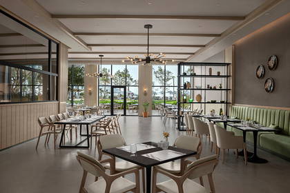 Elegancka restauracja z widokiem.