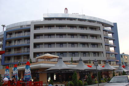 Hotel z restauracją.