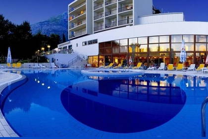 Hotel z basenem.