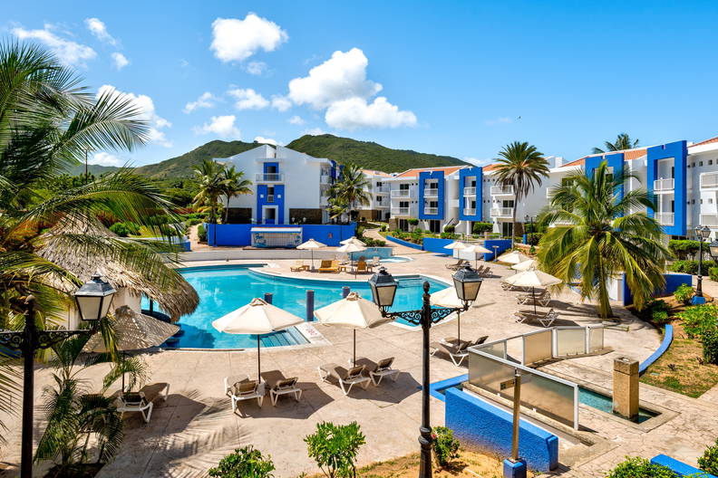 Hesperia Playa el Agua
