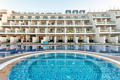 Hotel z basenem.