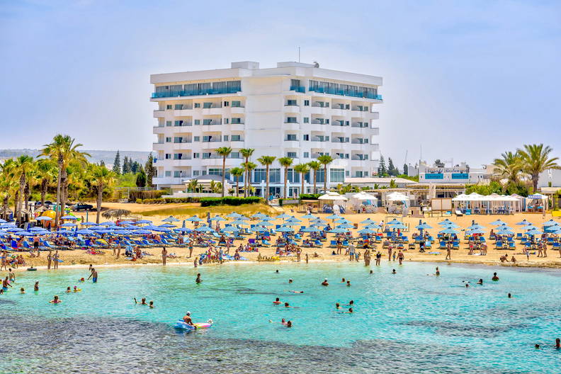 Tasia Maris Sands Hotel