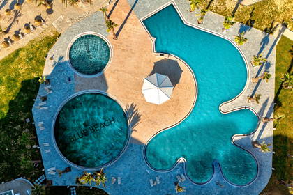 Baseny Blue Beach z lotu ptaka.