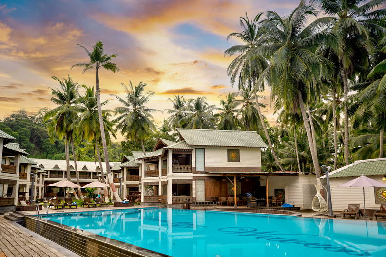 Sandyy Wavess Beach Resort