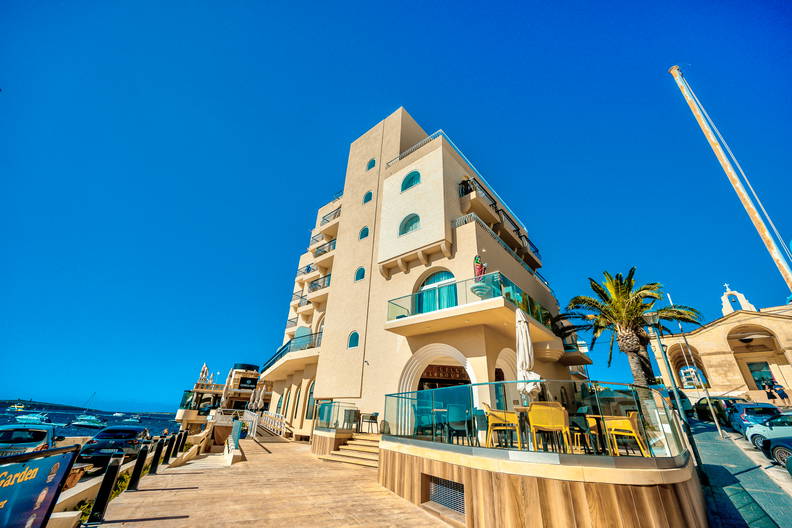 Gillieru Harbour Hotel