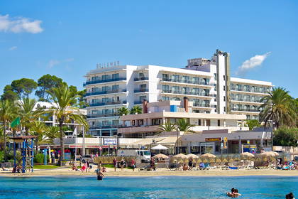 Hotel Bellamar przy plaży.