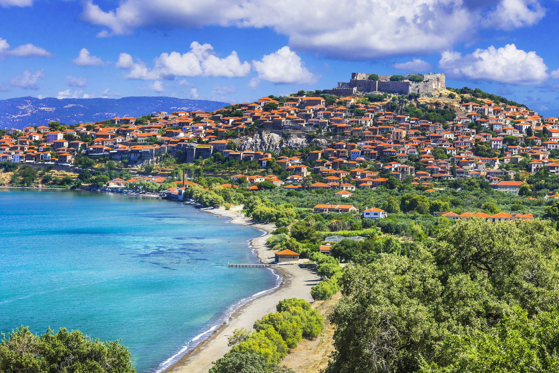 Widok na miasto Mytilene i zamek.