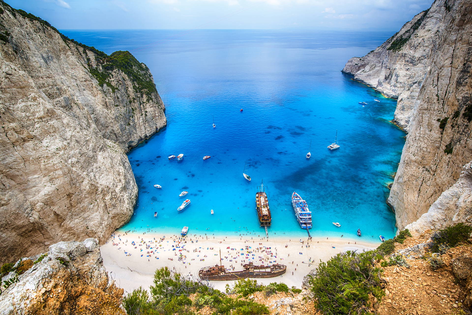 Widok na Zatokę Wraku na wyspie Zakynthos.