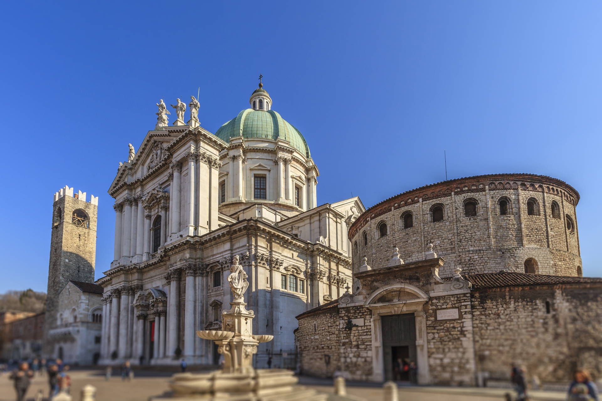 Katedra Duomo Nuovo i Rotonda w Brescii.