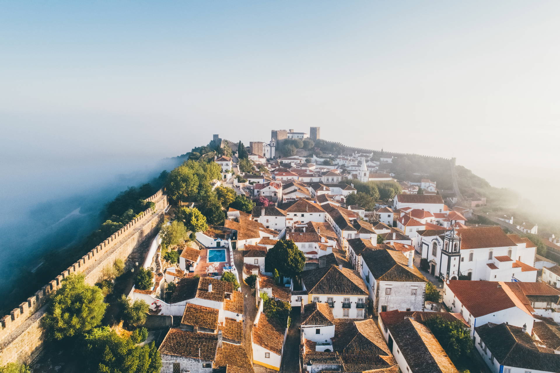 Panorama Óbidos w Portugalii z lotu ptaka.