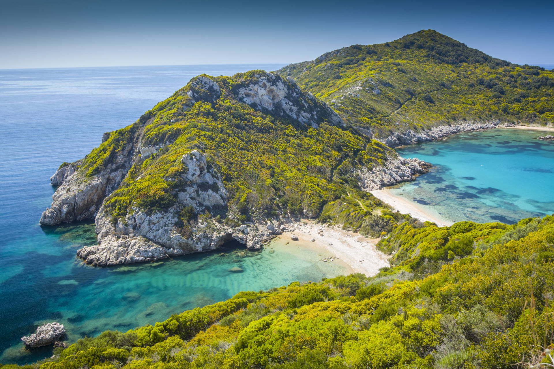 Zatoka na greckiej wyspie Korfu.