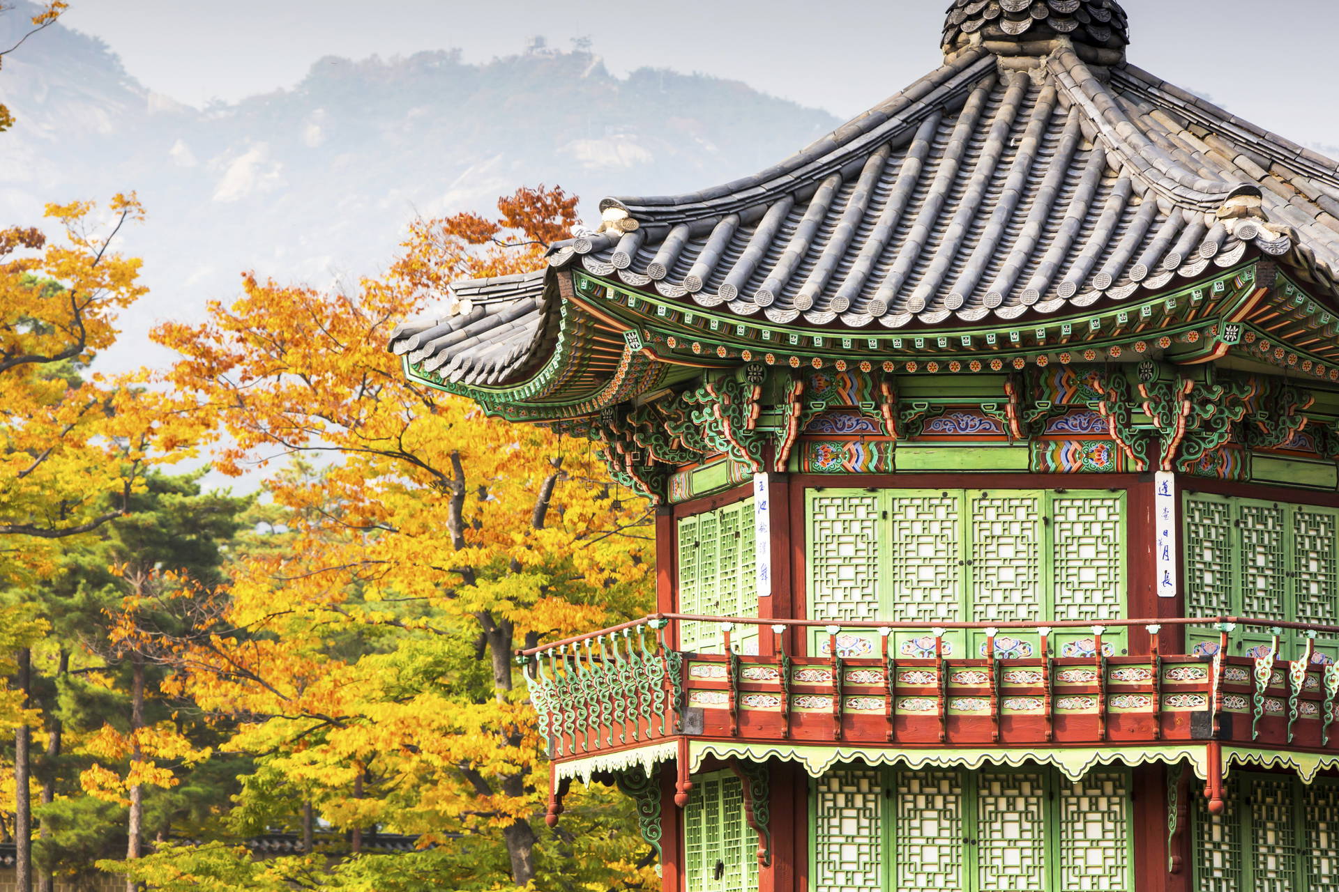 Pawilon Hyangwonjeong w Seulu.