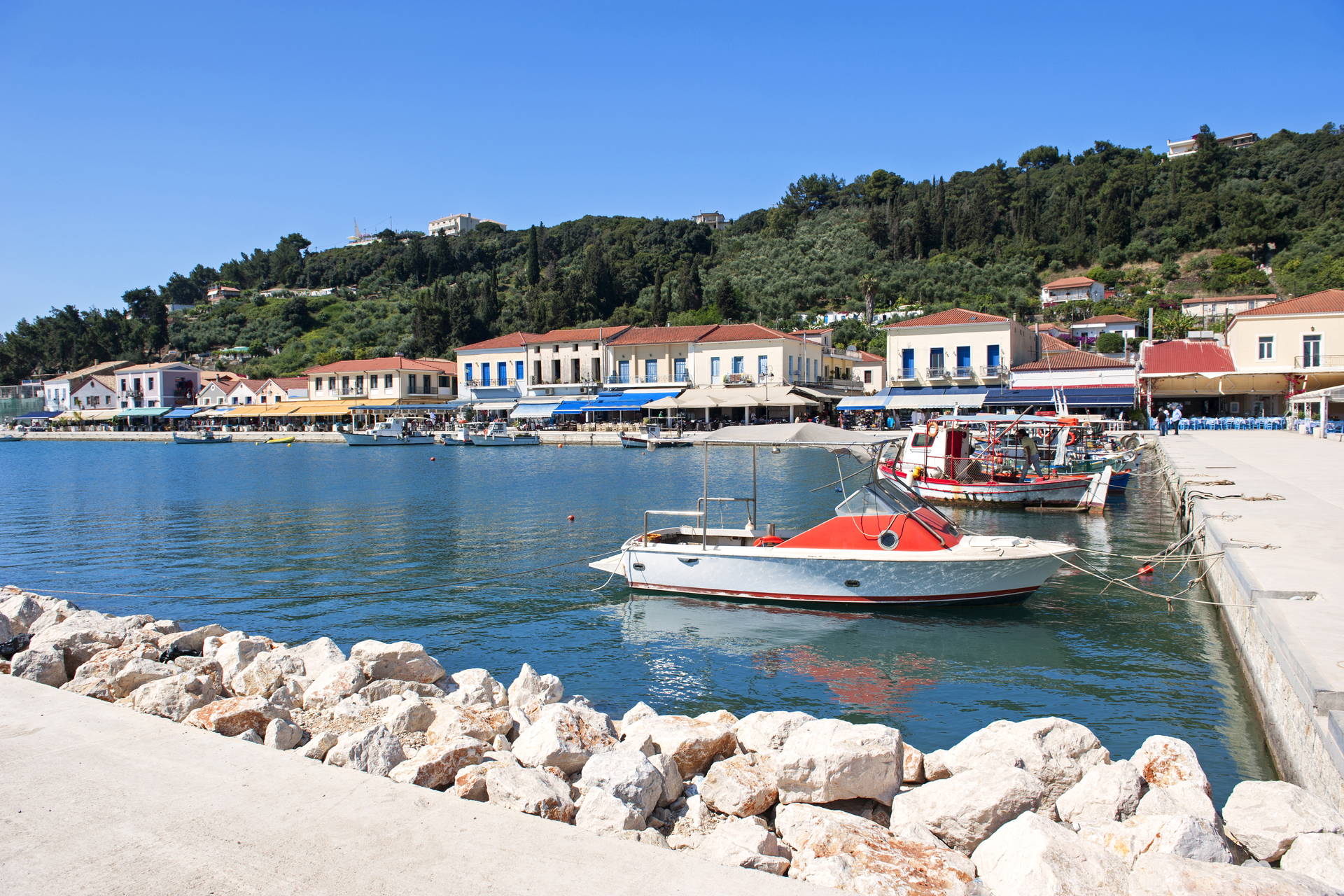 Port w Gaios na greckiej wyspie Paxos.