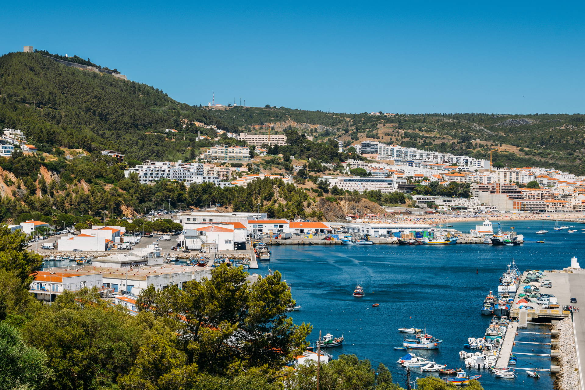 Port morski w Setúbal, Portugalia.