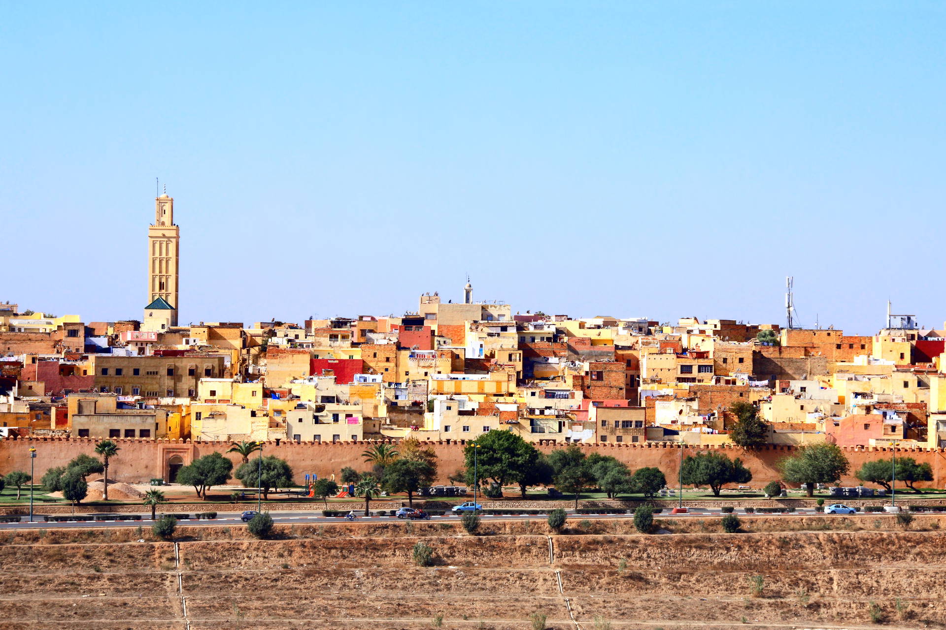 Zabytkowa zabudowa miasta Meknes w Maroku.
