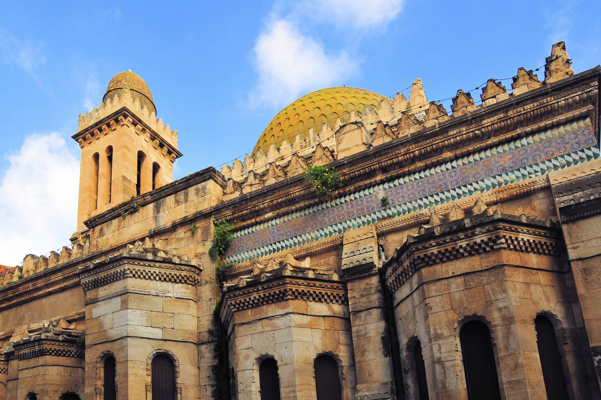 Widok na meczet Ketchaoua w Algierze.