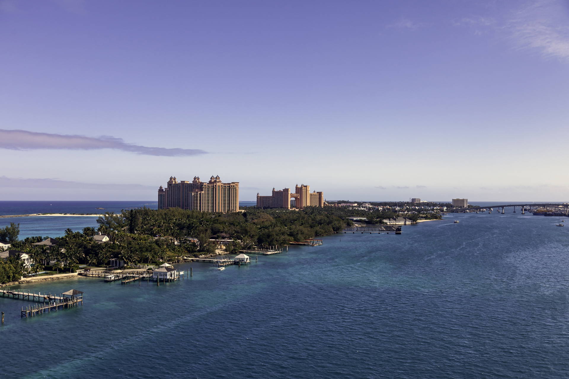 Widok na wyspę i kompleks hotelowy Atlantis Paradise Island.