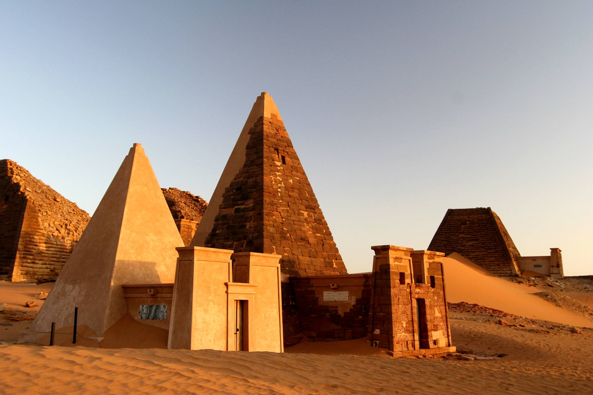 Piramidy w Meroe, Sudan.