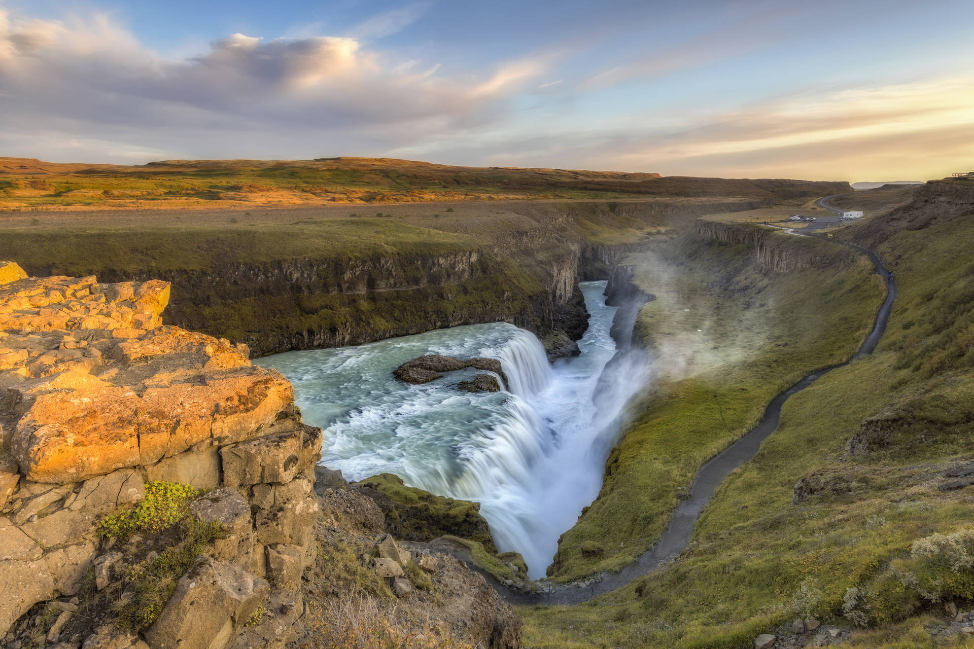 Krajobraz wodospadu Gullfoss w Islandii.