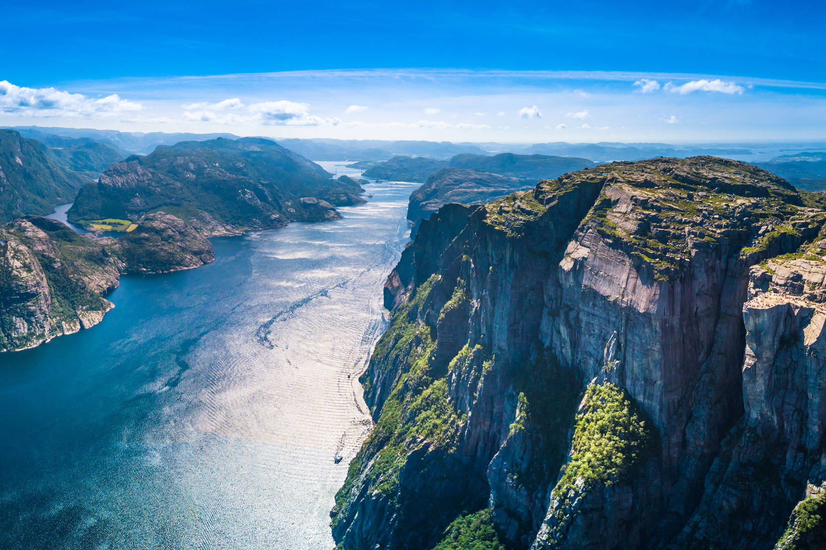 Klif Preikestolen nad fiordem Lysefjord w Norwegii.