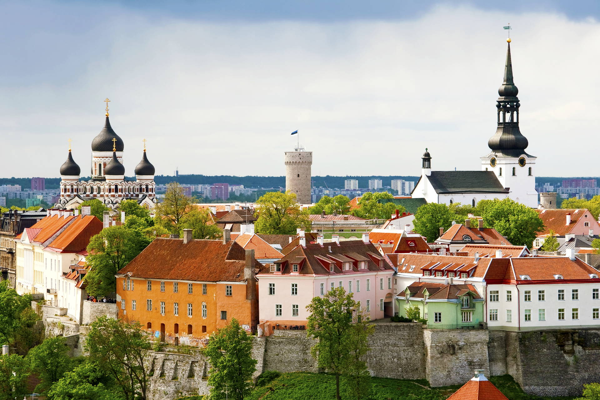 Panorama Starego Miasta w Tallinie.