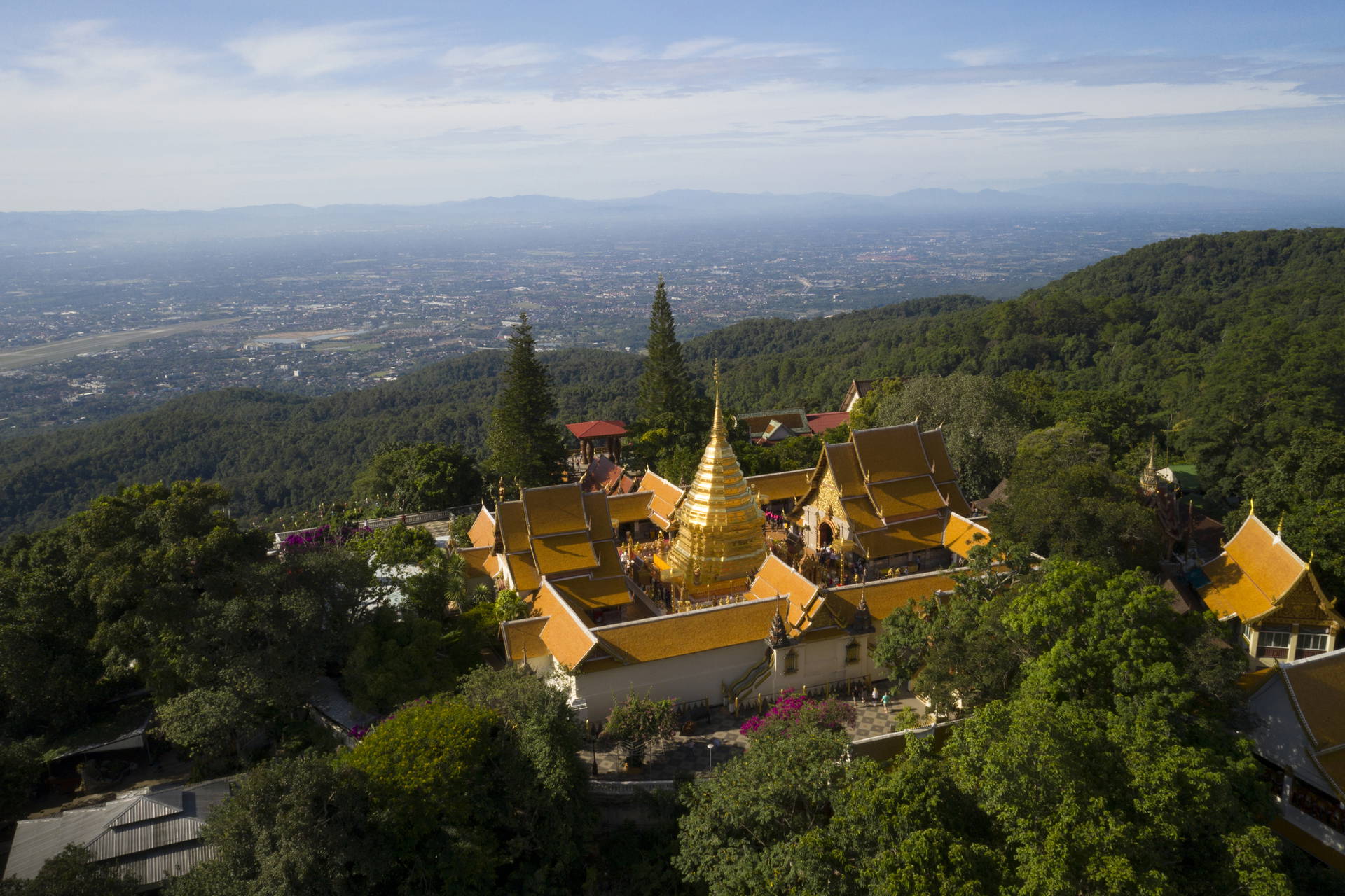 Wat Phra That Doi Suthep z lotu ptaka.