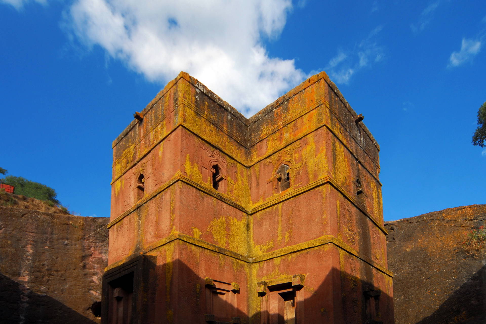 Lalibela, Etiopia: Kościół Świętego Jerzego na tle nieba.
