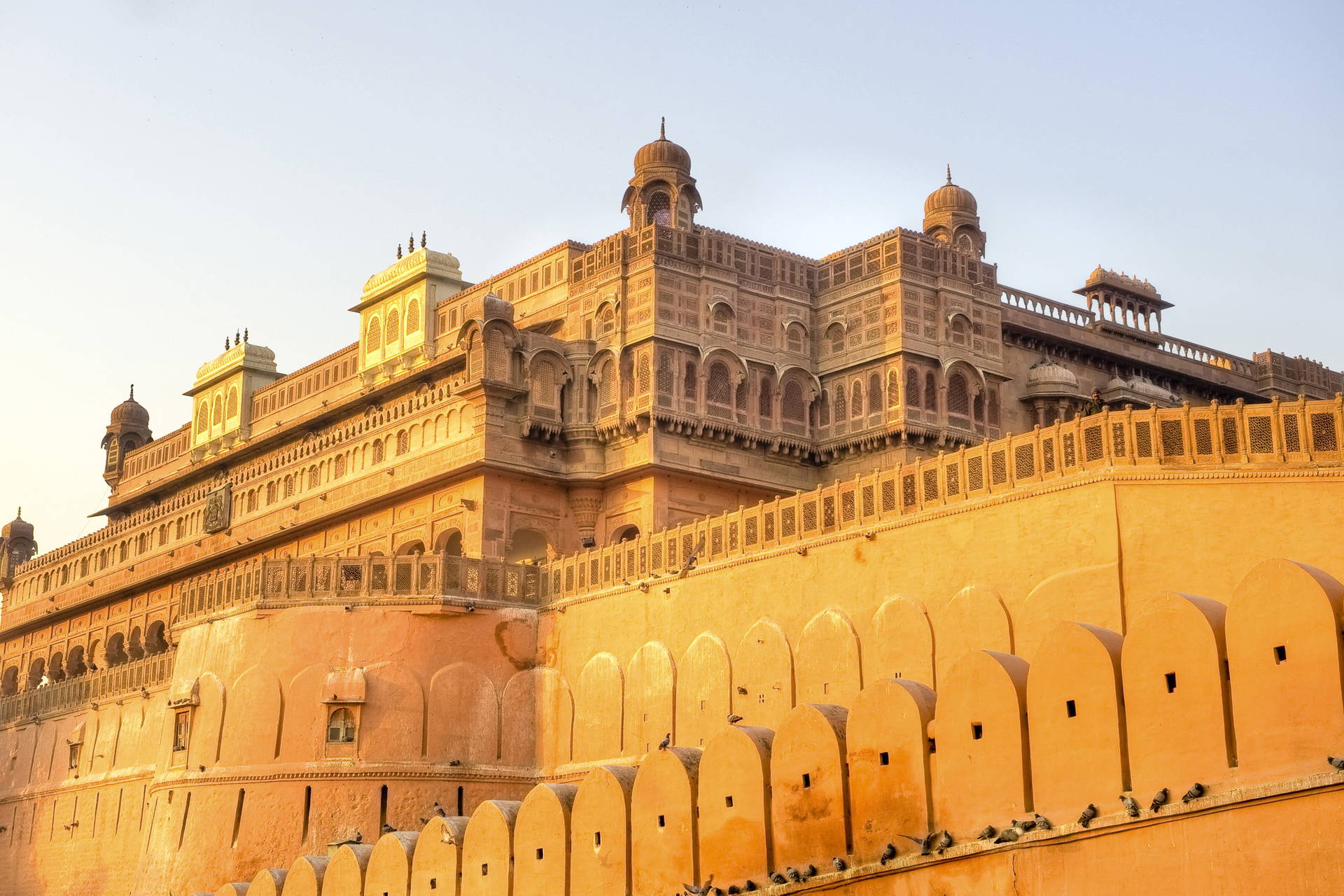 Fasada fortu Junagarh w Bikaner, Indie.