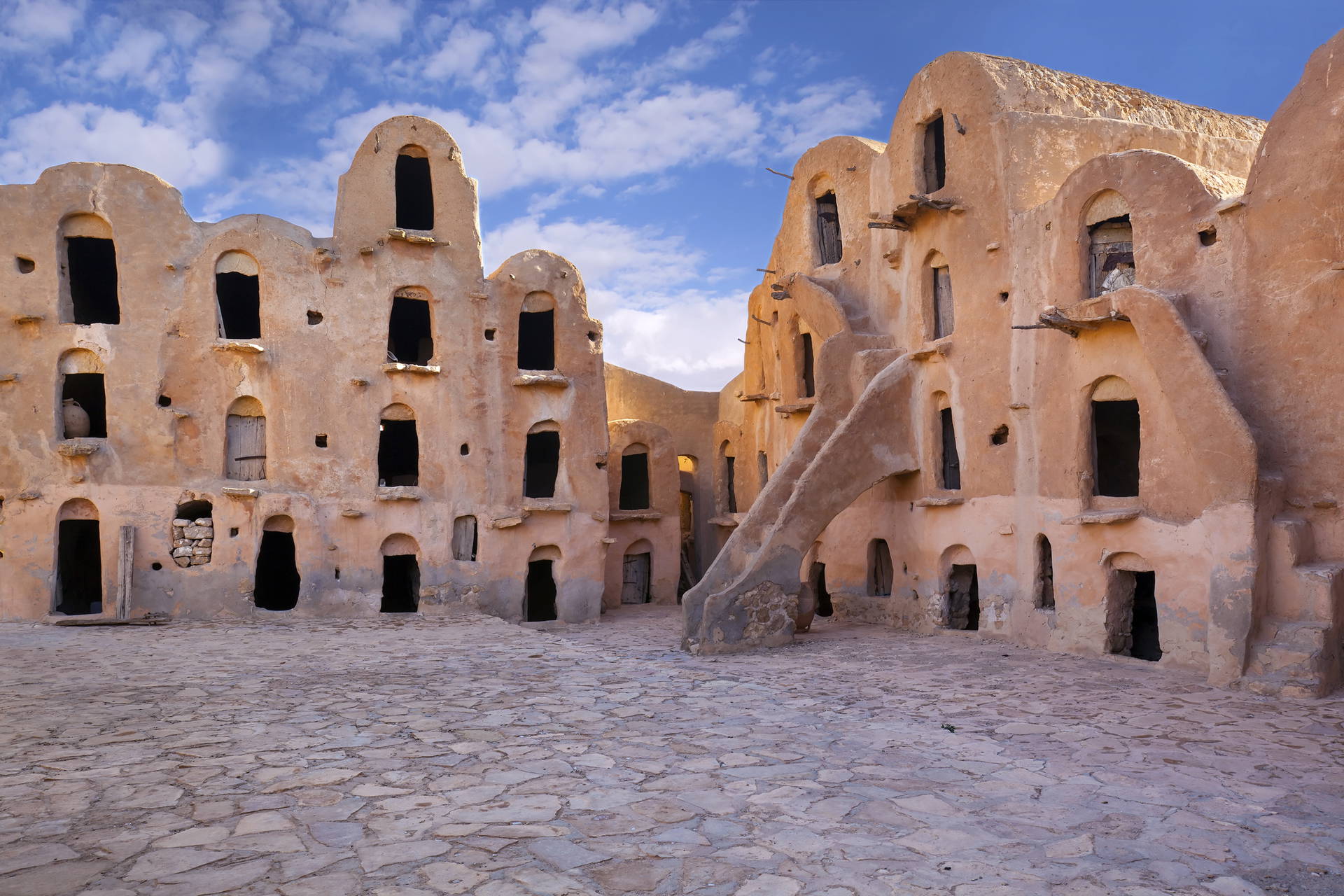 Ksar Ouled Soltane w Tunezji, przykład architektury berberyjskiej.