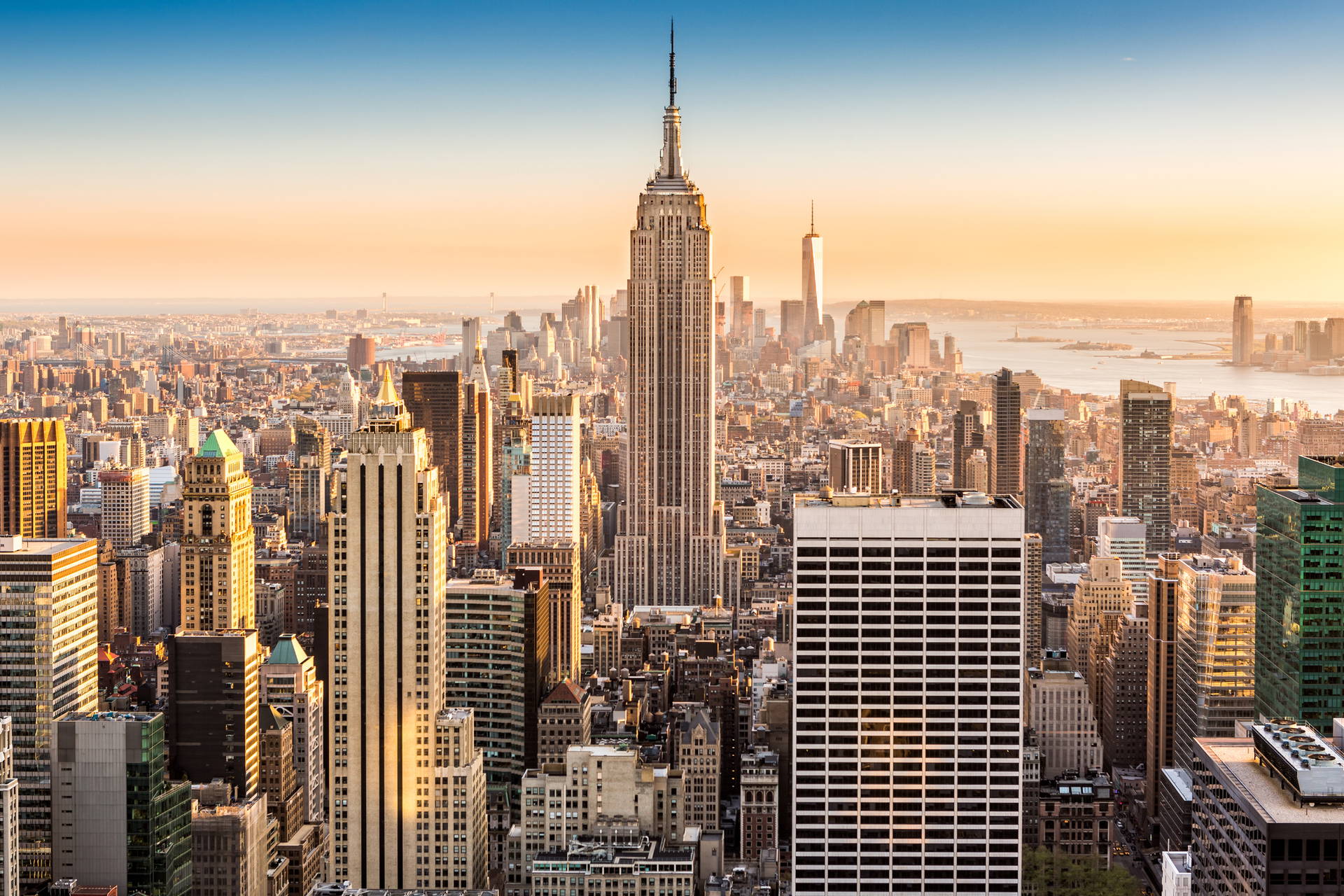 Panorama Manhattanu z drapaczami chmur, w tym z Empire State Building.