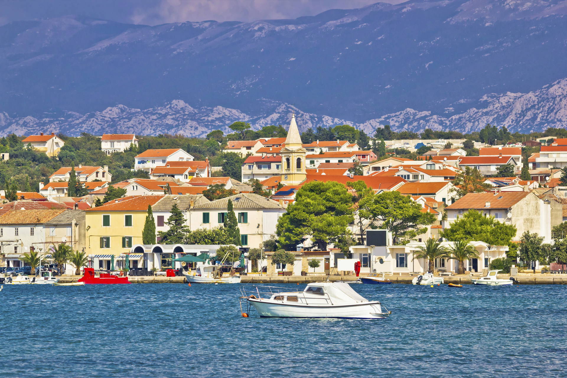 Krajobraz miasteczka Sukošan w Chorwacji.