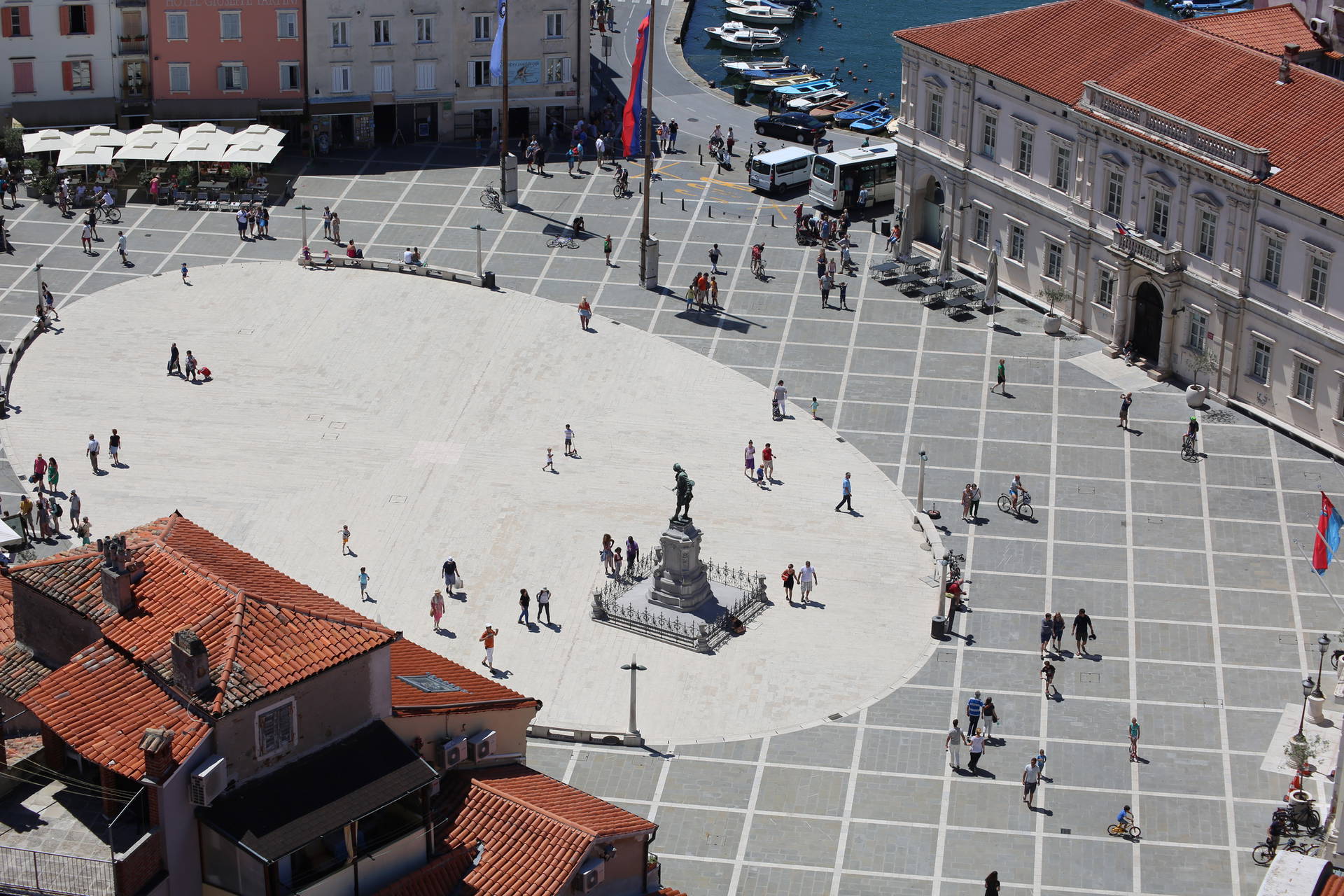 Plac Tartiniego w Piran, Słowenia, z lotu ptaka.